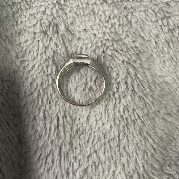 White gold ring with one diamond - Picture 2 of 8